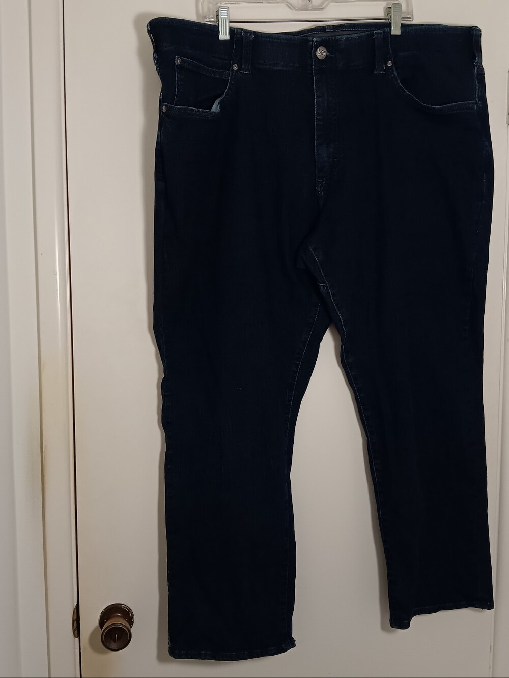 Lee Extreme Motion Athletic Fit Men's  Jeans Size 48x 30 Strech Denim.
